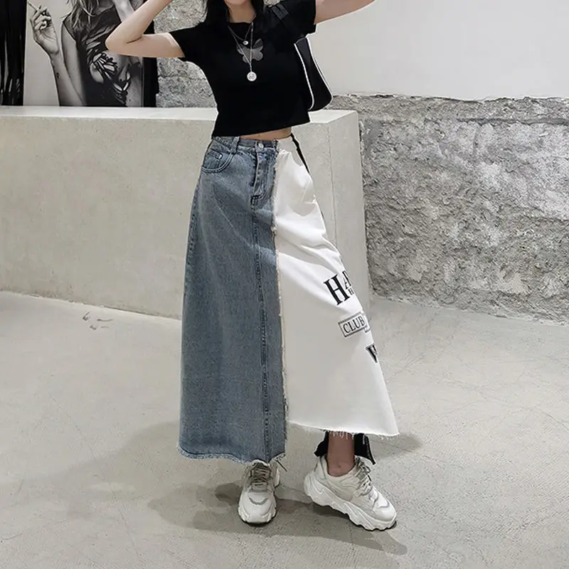 Весенне-осенние Новые модные юбки, Женская Корейская свободная джинсовая юбка с буквенным принтом, юбка средней длины с высокой талией Изображение 4